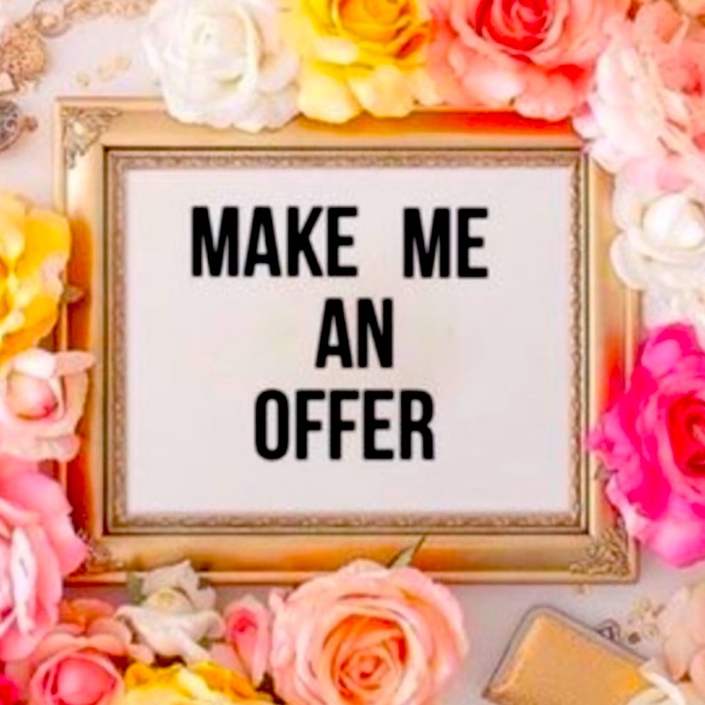 Bundle it , group it , make an offer , need to clear out my closet 💕💕🏖️🏖️